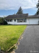 8 Rosewood Rd in Edison, NJ - Building Photo