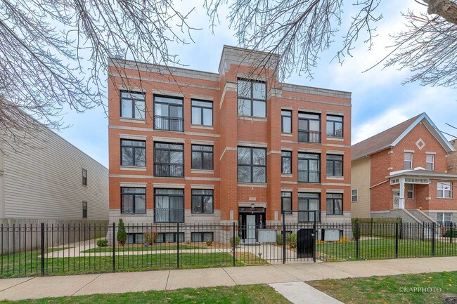 property at 633 E Bowen Ave