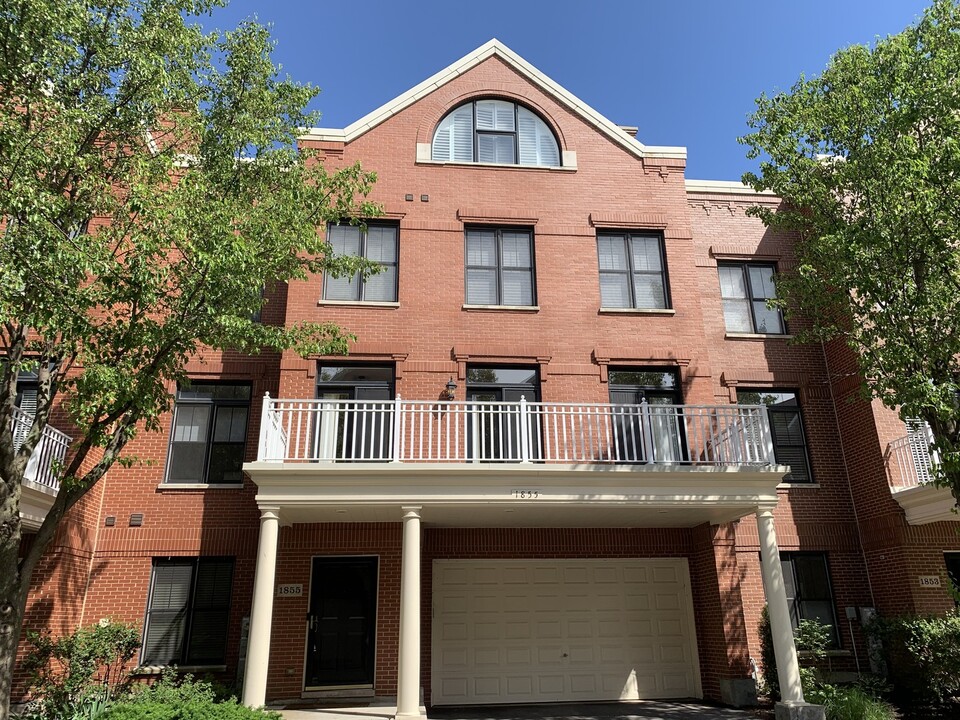 1855 Admiral Ct in Glenview, IL - Building Photo