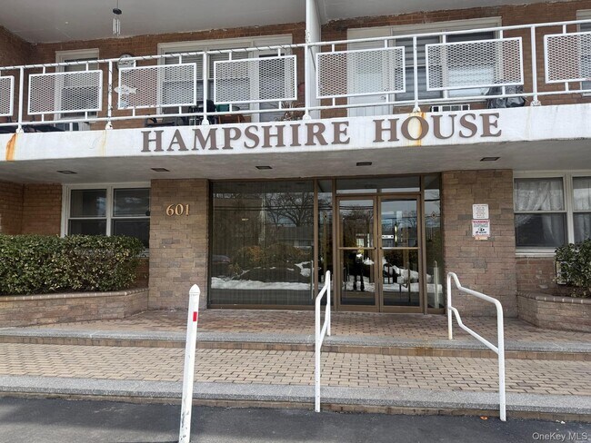 601 Chestnut St in Cedarhurst, NY - Building Photo - Building Photo