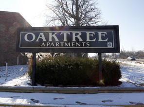 Oaktree in Indianapolis, IN - Foto de edificio - Building Photo