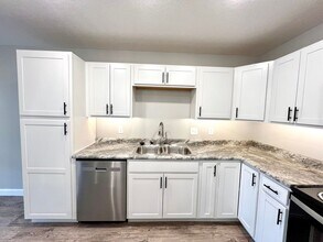 1613 Fairchild Ave in Manhattan, KS - Building Photo - Building Photo