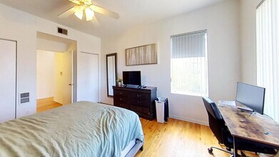1307 W Addison St in Chicago, IL - Building Photo - Building Photo