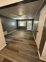 1710 Parklane Dr in Perry, OK - Building Photo