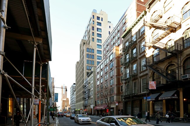 157 Chambers St in New York, NY - Foto de edificio - Building Photo