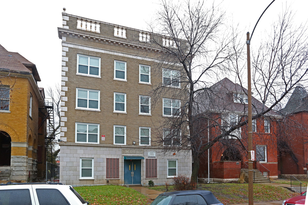 Union Sarah Apartments in St. Louis, MO - Building Photo