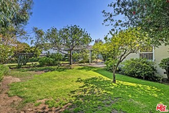 2006 Fox Hills Dr in Los Angeles, CA - Building Photo - Building Photo