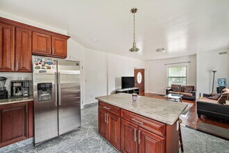 72 Standish Ave, Unit 1 in Quincy, MA - Building Photo - Building Photo