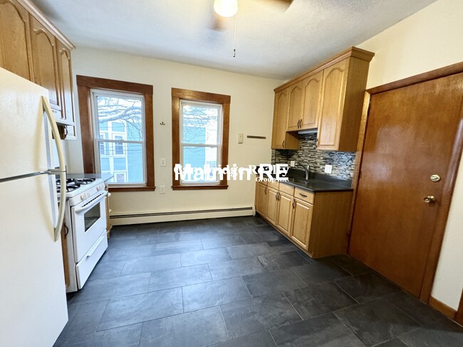 28 Willow St, Unit 2T in Cambridge, MA - Building Photo - Building Photo