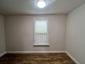 8208 S South Shore Dr, Unit 1F in Chicago, IL - Building Photo - Building Photo