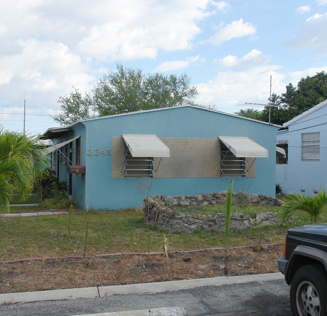 2245-2247 Garfield St in Hollywood, FL - Building Photo - Building Photo