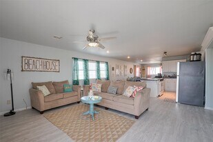 510 Oyster St in Surfside Beach, TX - Building Photo