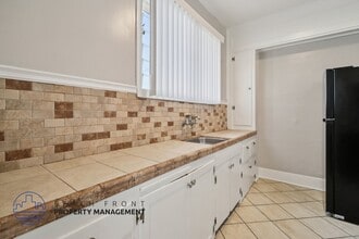 1141 Pine Ave in Long Beach, CA - Building Photo - Building Photo