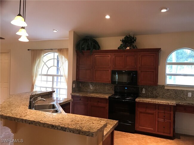 4125 13th Ave SW in Naples, FL - Building Photo - Building Photo