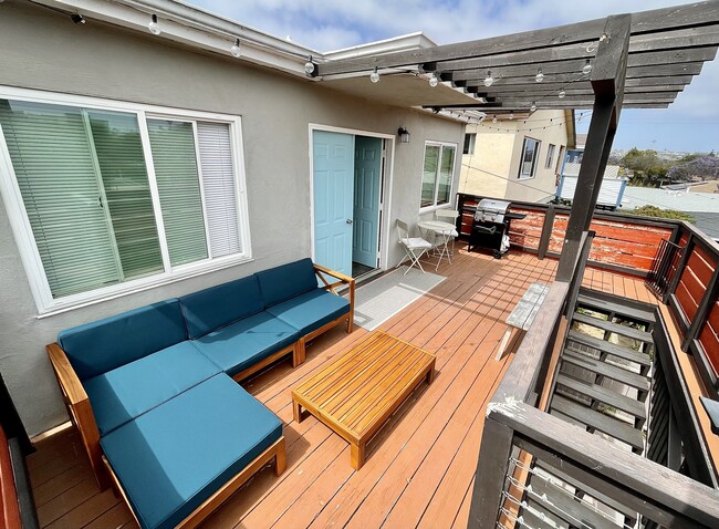 2152 Oliver Ave in San Diego, CA - Foto de edificio - Building Photo