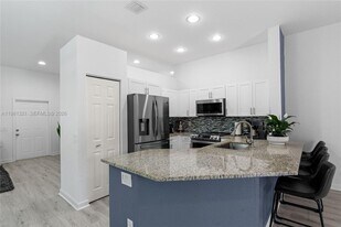 625 Bald Cypress Rd in Weston, FL - Building Photo