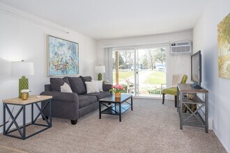 Scenic Tree Rentals in Palos Hills, IL - Building Photo - Interior Photo