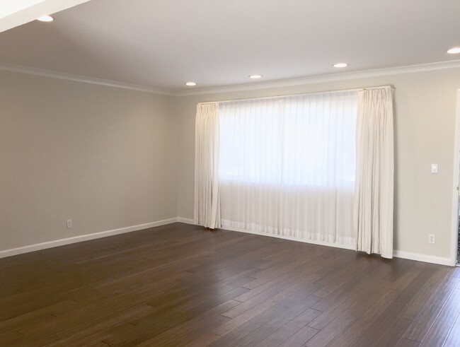 Village Square Townhouses in Sunnyvale, CA - Building Photo - Interior Photo