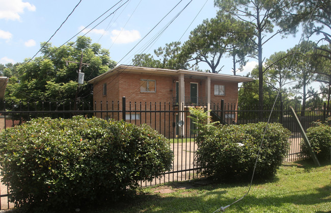 1122 Aster St in Baton Rouge, LA - Foto de edificio - Building Photo