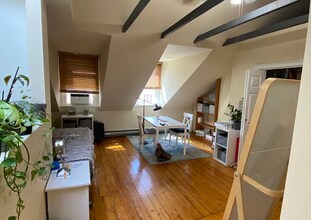 32 Irving St, Unit 4 in Boston, MA - Building Photo - Building Photo