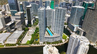 465 Brickell Ave in Miami, FL - Building Photo
