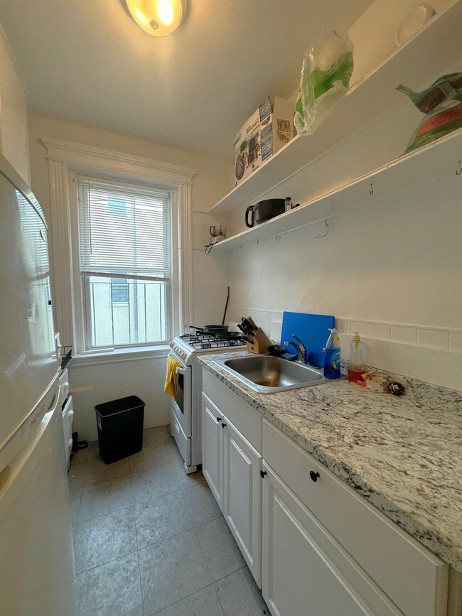 92 Kirkland St, Unit 2 in Cambridge, MA - Foto de edificio - Building Photo