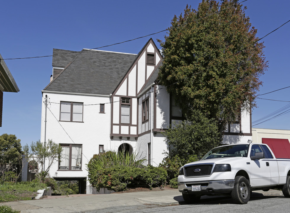 1021 Warfield Ave in Oakland, CA - Building Photo