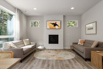 2934 SW Crestwood Dr in Oak Harbor, WA - Building Photo - Building Photo