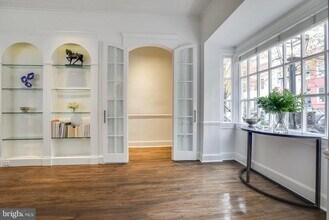 2120 Newport Pl NW in Washington, DC - Building Photo - Building Photo