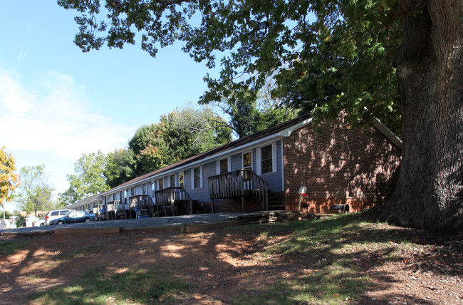 Century Oaks Apartments in Lexington, NC - Building Photo - Building Photo