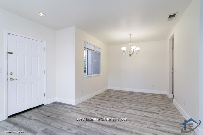 3697 Jasmine Cir in San Jose, CA - Foto de edificio - Building Photo