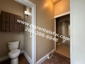 911 W Creighton Ave in Fort Wayne, IN - Building Photo - Building Photo