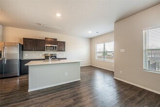 108 Comet Dr in Jarrell, TX - Building Photo - Building Photo