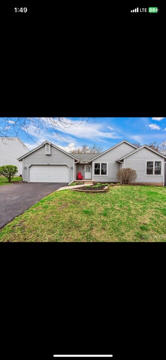 1982 Banks Dr in Elgin, IL - Building Photo