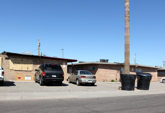 Smith Apartments in Tempe, AZ - Foto de edificio - Building Photo