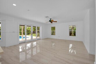 13840 SW 74th Ave in Palmetto Bay, FL - Building Photo - Building Photo