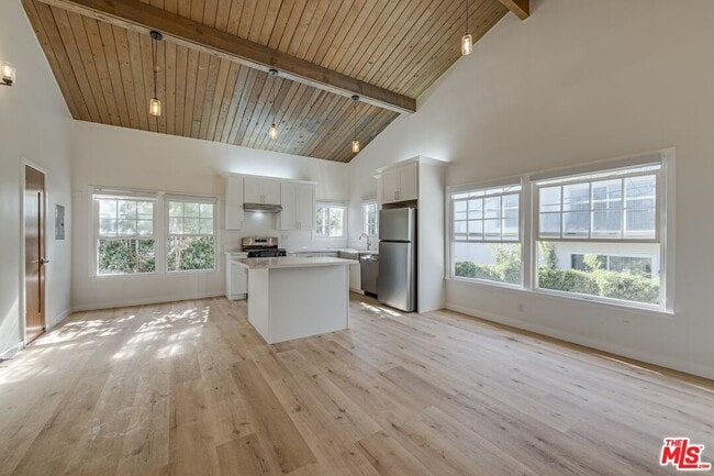 property at 853 S Bedford St