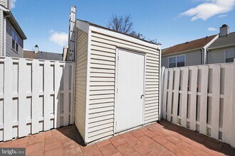 6118 Bristol Way in Alexandria, VA - Building Photo - Building Photo