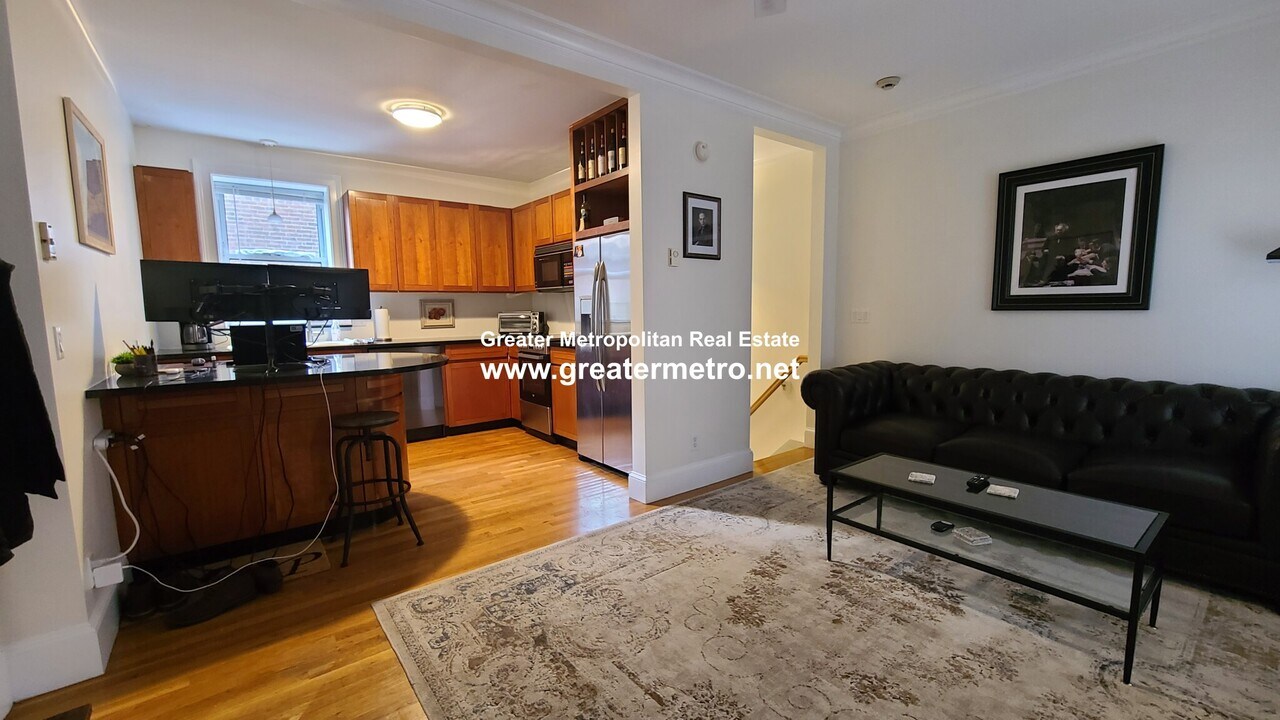 4 Powers Ct, Unit C in Boston, MA - Building Photo