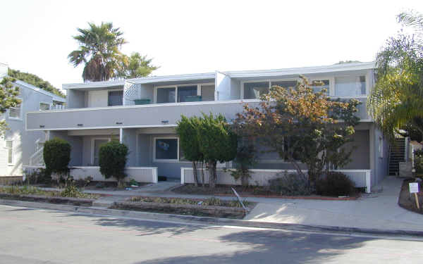 308 Carnation Ave in Newport Beach, CA - Building Photo - Building Photo