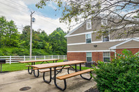 Dutch Ridge in Parkersburg, WV - Foto de edificio - Building Photo