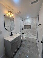 5161 Wakefield St, Unit 2 in Philadelphia, PA - Foto de edificio - Building Photo