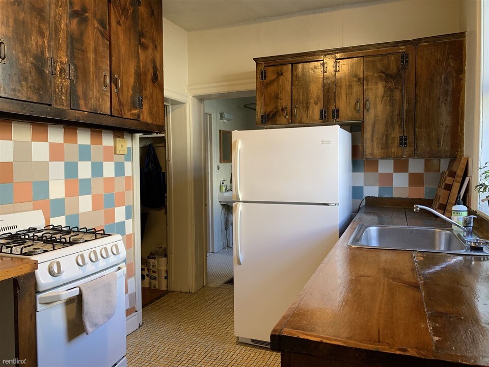 5 S 43rd St in Philadelphia, PA - Building Photo