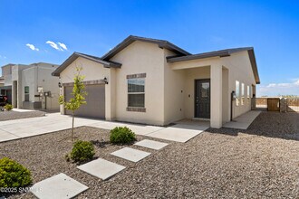 814 Magnolia Park St in Santa Teresa, NM - Building Photo - Building Photo
