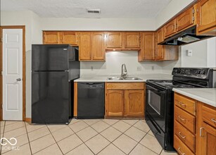 5421 Bay Harbor Dr in Indianapolis, IN - Building Photo - Building Photo