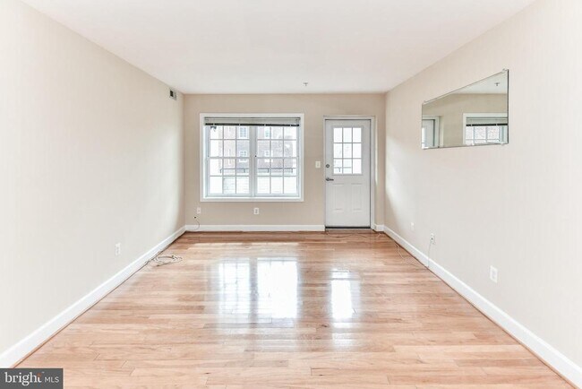 231 N Thomas St in Arlington, VA - Building Photo - Building Photo