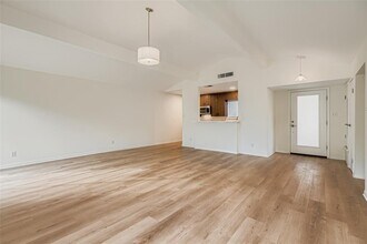 2000 Cody Ct in Austin, TX - Building Photo - Building Photo