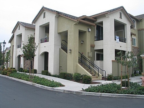 Balboa Park in Turlock, CA - Foto de edificio