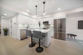 8 Winthrop St, Unit 101 in Boston, MA - Foto de edificio - Building Photo