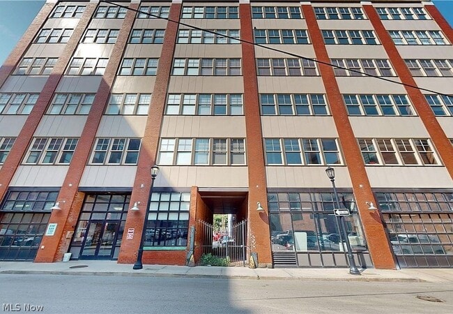 property at 1260 W 4th St